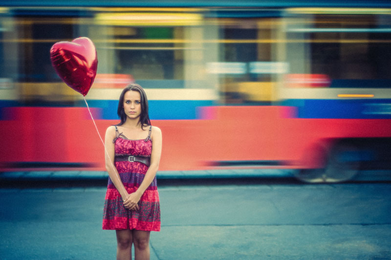 짝사랑 조언 관련 Beautiful girl with balloon outdoors